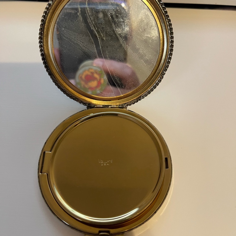 Vintage Volupte compact